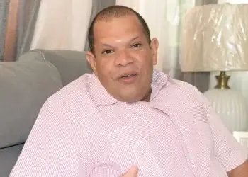 Carlos Guzmán Renuncia de la Fuerza del Pueblo