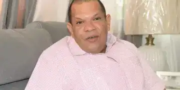 Carlos Guzmán Renuncia de la Fuerza del Pueblo