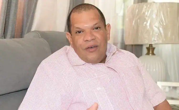 Carlos Guzmán Renuncia de la Fuerza del Pueblo