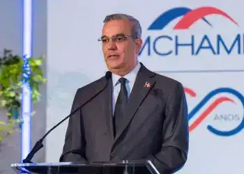 Luis Abinader en Cámara Americana de Comercio