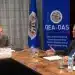 Leonel Fernández junto a comisionado de la OEA