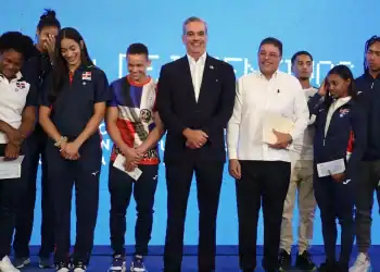 Abinader con Atletas