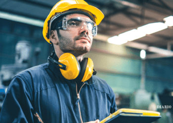 Imagen de operario (Fuente: Canva)