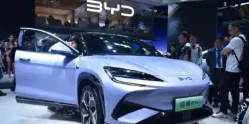BYD rebaltó el precio de su vehículo eléctrico Sea Lion 07 en alrededor de 1400 dólares en comparación con la primera vez que presentó el modelo. (Foto de Shizuka Tanabe)