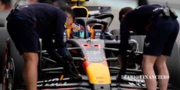 'Checo' Pérez va por su revancha en el Gran Premio de Mónaco, luego de cerrar muy lejos del podio en Emilia-Romagna. (Foto: EFE). (EFE)