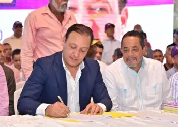 Abel Martínez Firma Pacto