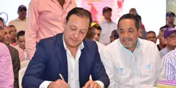 Abel Martínez Firma Pacto
