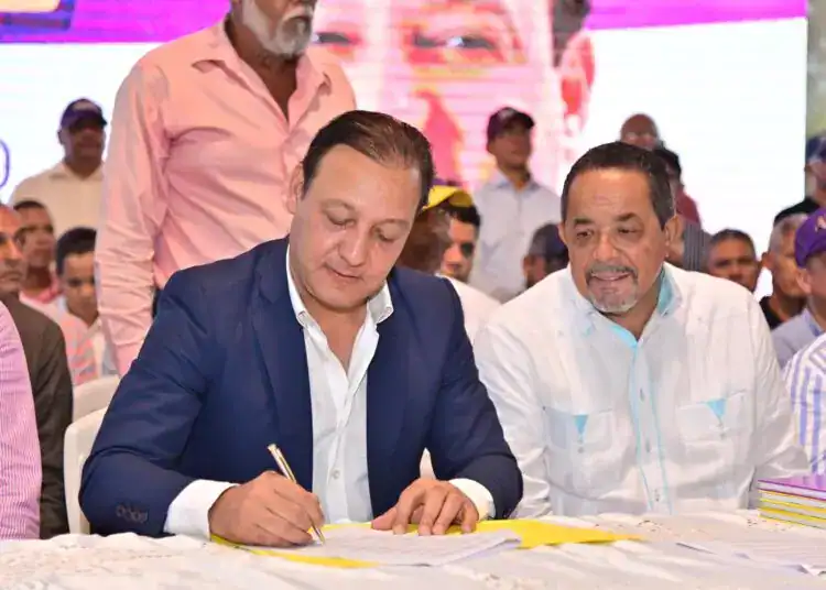 Abel Martínez Firma Pacto