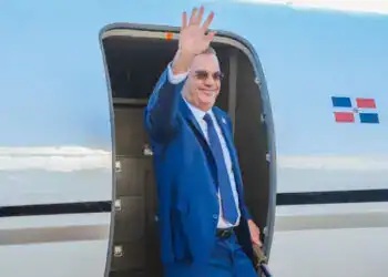 Luis Abinader Sale de Viaje