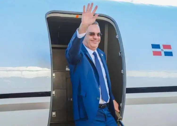 Luis Abinader Sale de Viaje