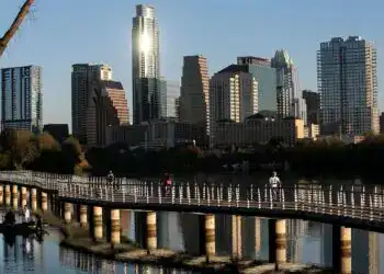 Las altas tasas hipotecarias siguen siendo un desafío para los compradores de viviendas en 2023 como en este ciudad de Austin (Archivo Infobae)