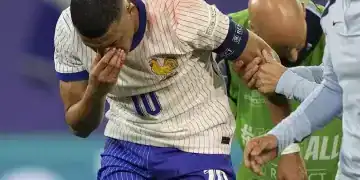 Mbappé sufre una fractura de nariz