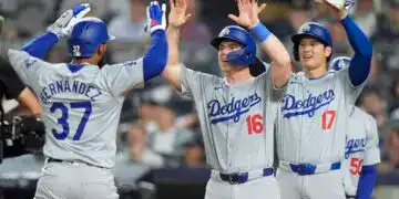 El dominicano de los Dodgers de Los Ángeles Teoscar Hernández celebra con sus compañeros Will Smith, Mookie Betts y Shohei Ohtani su gran slam en la octava entrada ante los Yankees de Nueva York el sábado 8 de junio del 2024.
Frank Franklin II - staff, ASSOCIATED PRESS
