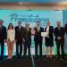 Presidente del Banco Popular Recibiendo Premio