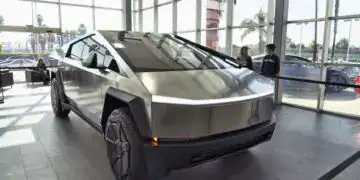 Un Cybertruck de Tesla en exhibición en Buena Park, California, el 3 de diciembre del 2023. (Foto AP/Richard Vogel)
© Proporcionado por The Associated Press