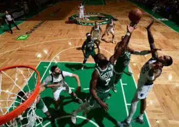 Jaylen Brown, número 7 de los Celtics, fue nombrado MVP de las Finales de la NBA. Anotó 21 puntos el lunes, y promedió 20,8 puntos, 5,4 rebotes y cinco asistencias por partido en la serie. (Crédito: Garrett Ellwood/NBAE/Getty Images)