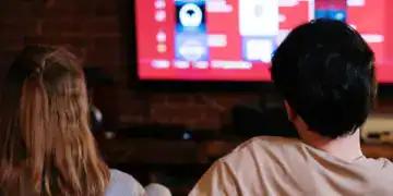 Pareja viendo Netflix