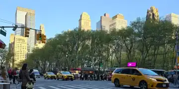 Gente caminando por las calles de Nueva York (Foto de Diario Financiero, República Dominicana)