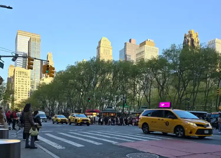 Gente caminando por las calles de Nueva York (Foto de Diario Financiero, República Dominicana)
