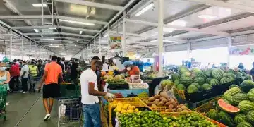 Gente comprando en el Merca de Santo Domingo (Fuente:Externa)