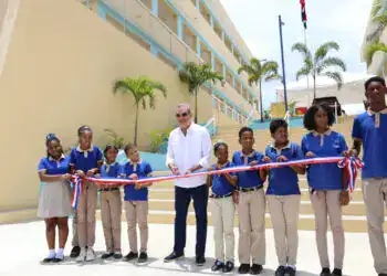 Presidente Abinader Inaugurando Escuela
