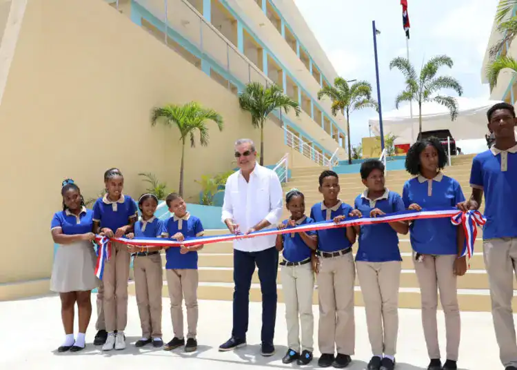 Presidente Abinader Inaugurando Escuela