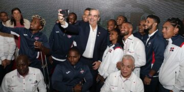 Presidente Abinader con Delegación de Deportistas