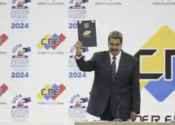 Nicolas Maduro recibe certificado por parte del CNE /FUENTE:AP
