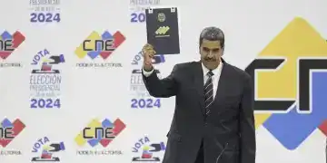 Nicolas Maduro recibe certificado por parte del CNE /FUENTE:AP