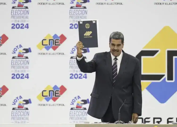 Nicolas Maduro recibe certificado por parte del CNE /FUENTE:AP