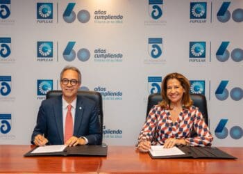 Desde la izquierda, los señores José Mármol y Mercedes Capellán de Lama.