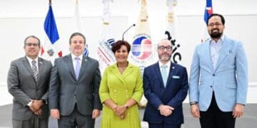 De-Izquierda-a-derecha-Reyson-Lizardo-Peter-Prazmowski-Josefa-Castillo-Francisco-Campos-y-Bartolome-Pujals