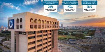 Fotomontaje premios World Finance al Banco Popular Dominicano