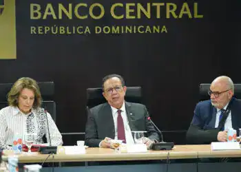 Gobernador Valdez Albizu recibe a la misión del Artículo IV del FMI