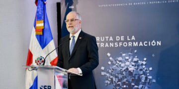 Alejandro Fernández W. presenta logros en devolución de fondos