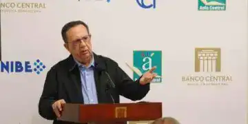 El gobernador del Banco Central, Héctor Valdez