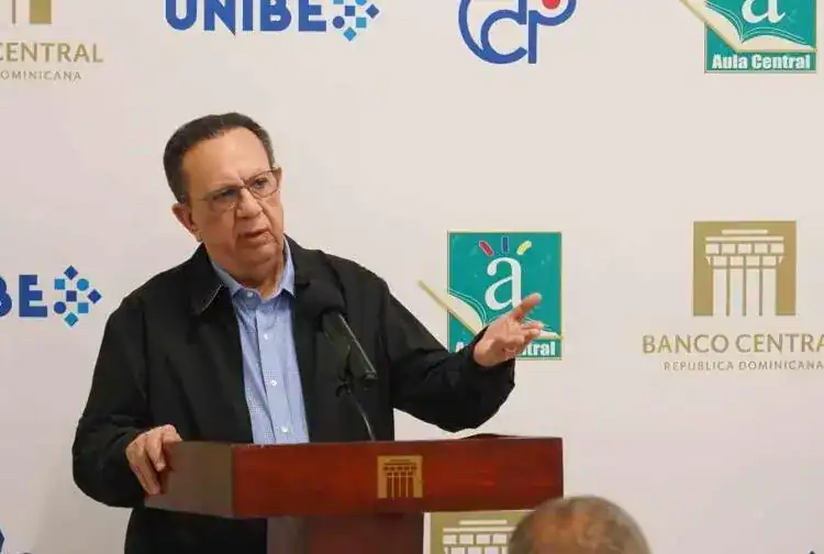 El gobernador del Banco Central, Héctor Valdez