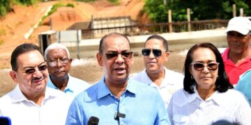 El ministro de Obras Públicas y Comunicaciones, Deligne Ascención