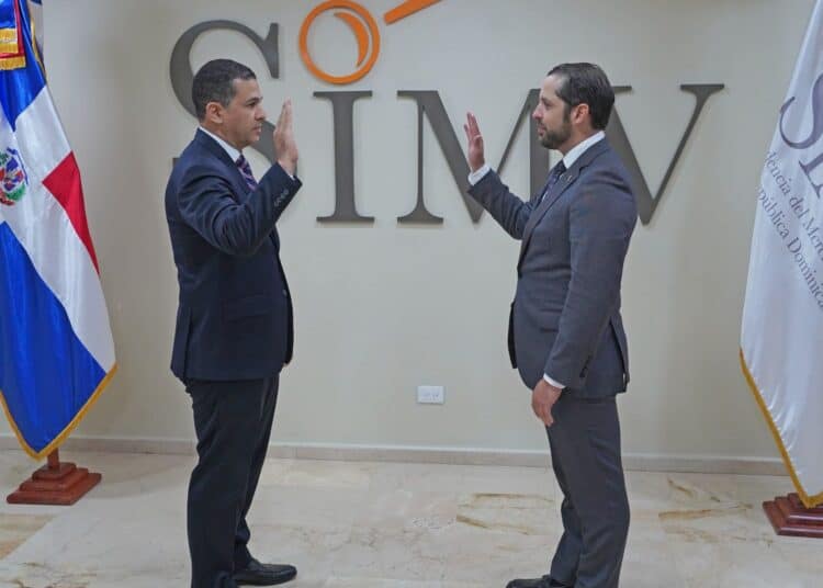 El acto de juramentación se realizó en la Escuela del Mercado de Valores de la Superintendencia,