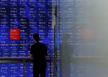 El índice Nikkei de Japón registra su segunda mayor caída histórica con un 12,40 % (REUTERS/ARCHIVO)