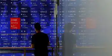 El índice Nikkei de Japón registra su segunda mayor caída histórica con un 12,40 % (REUTERS/ARCHIVO)