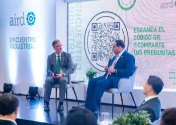 Mario Pujols, vicepresidente ejecutivo de AIRD y Andrés Astacio, Vicepresidente Ejecutivo de las Empresas Distribuidoras.