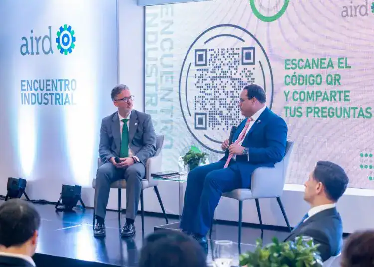 Mario Pujols, vicepresidente ejecutivo de AIRD y Andrés Astacio, Vicepresidente Ejecutivo de las Empresas Distribuidoras.