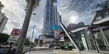 Foto desde la Av. Winston Churchill a Acrópolis Business Center por Fotógrafo de Diario Financiero