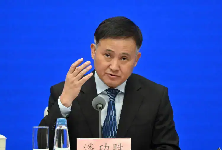 Pan Gongsheng, gobernador del Banco de China, anuncia nuevas medidas para impulsar la economía, el 24 de septiembre de 2024 en Pekín