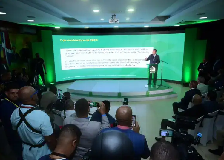 Leonel Fernández denuncia espionaje masivo a través de cámaras de vigilancia y frecuencias 4G no reguladas en República Dominicana