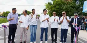 Ministro de Turismo Inaugurando Obra del Este