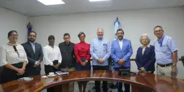 Representantes jurídicos y técnicos de ambas entidades durante la reunión de inicio de traspaso de la presa Guaigüí a EGEHID.