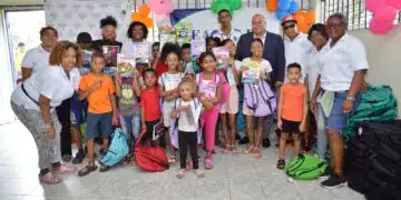 Seaboard entrega útiles escolares a más de 600 niños y niñas de Villa Francisca.