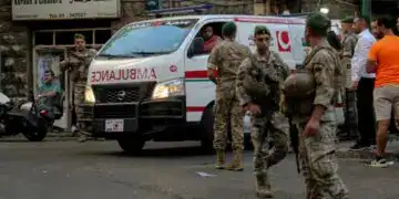 Tropas libanesas aseguran una calle de Beirut tras las explosiones del 17 de septiembre de 2024. (Crédito: Marwan Naamani/picture alliance/Getty Images).